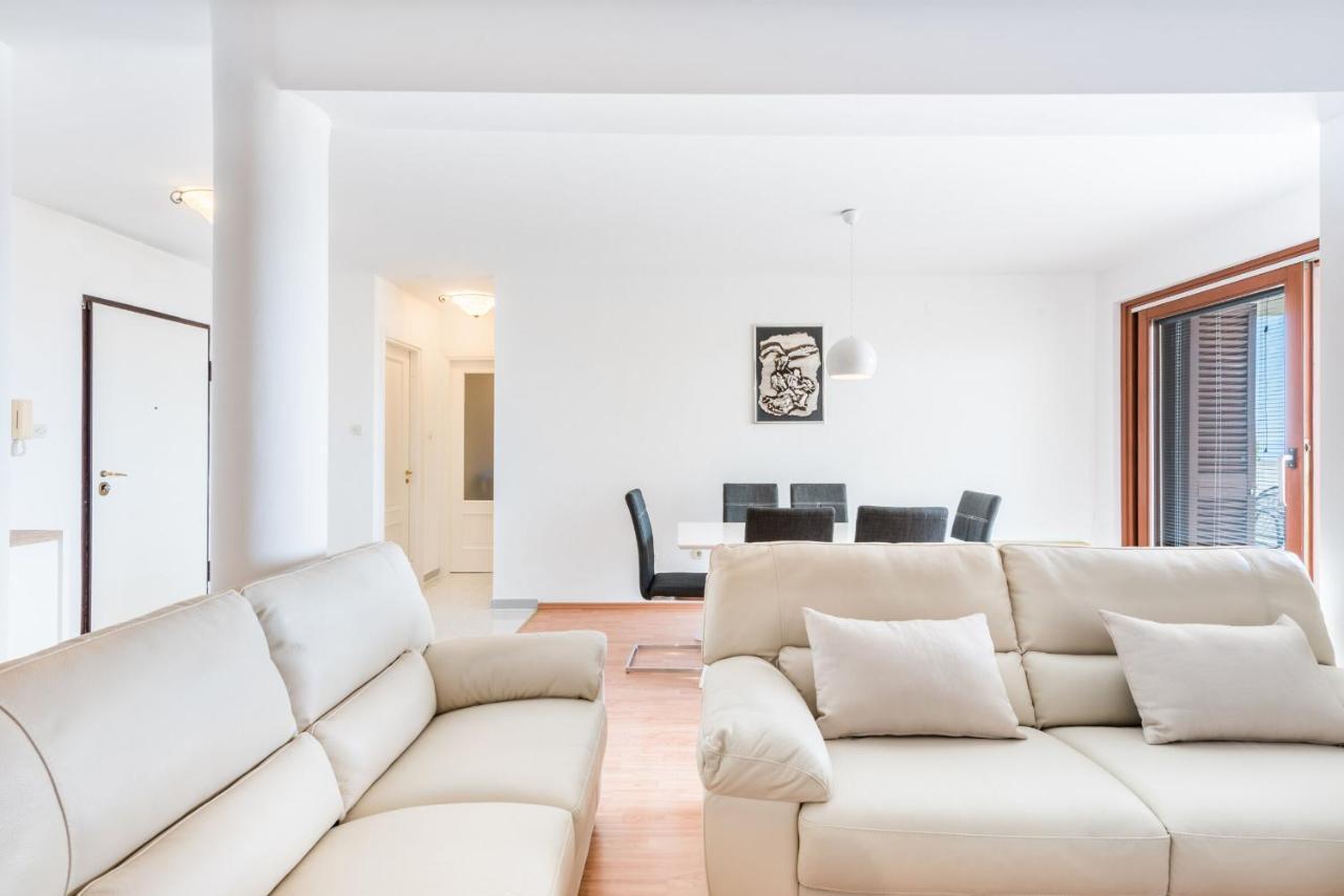 Apartments Mrs Brightside Сплит Экстерьер фото
